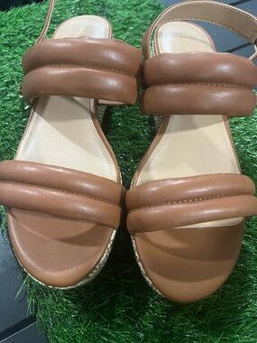 Women’s Padded Double-Strap Tan Sandals